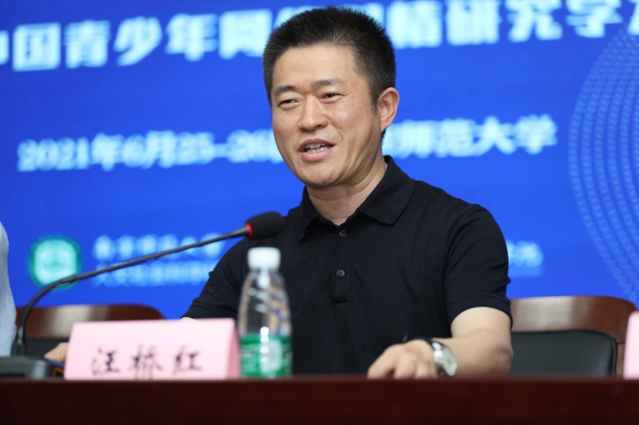 校既往国家基金项目的立项情况,并对骆正林团队获批的重大项目提出了